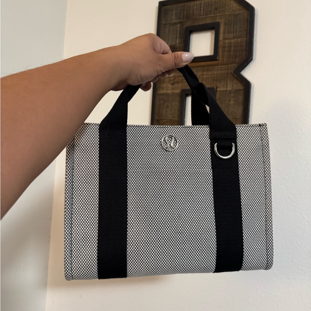 Lululemon two tone canvas tote 4.5L Anchor/Light Ivory/Black